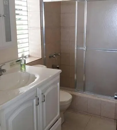 Ocho Rios 2 Bedroom Apartment/Flat Exterior photo